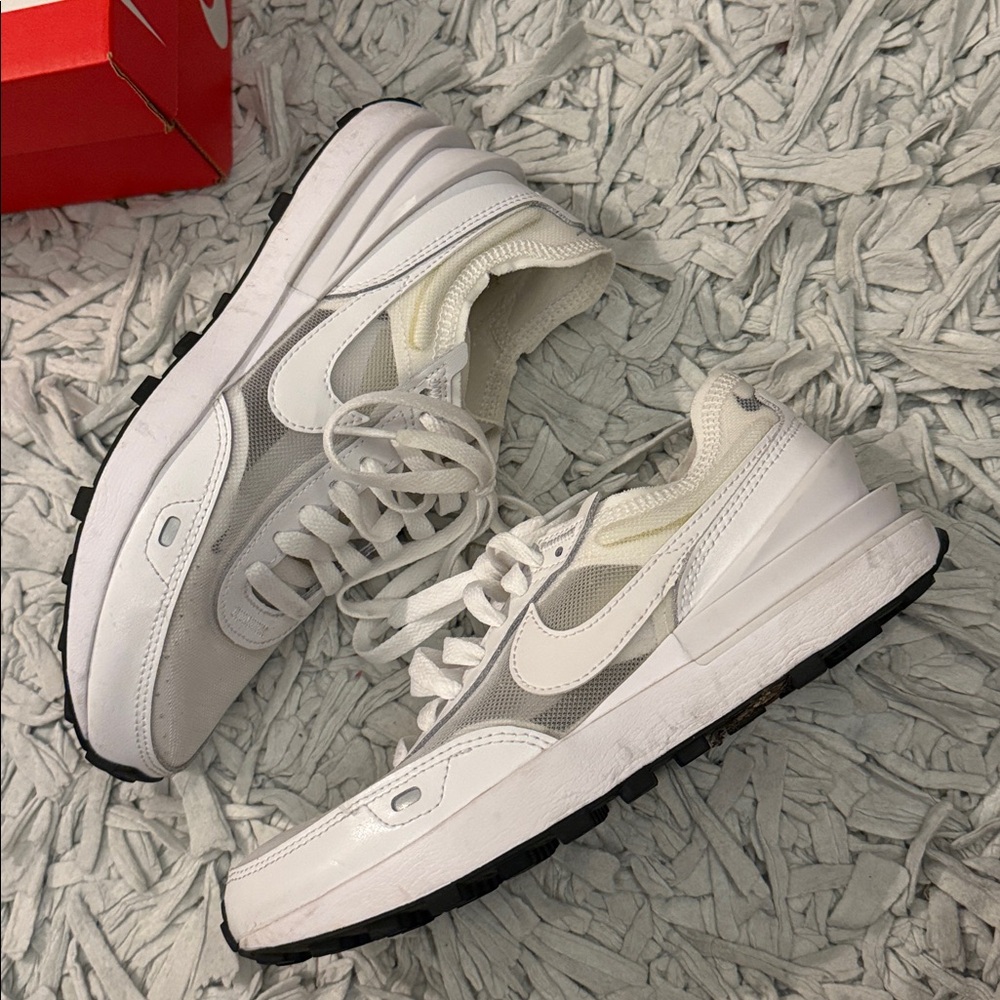 Nike Women’s White Waffle Ones - Picture 6 of 7